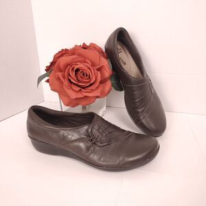 Clarks Everlay Iris Womens 9 M Brown Leather Slip On Comfort Shoes